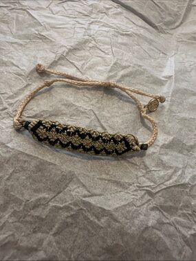 NWOT Pura Vida Braided Macramé Friendship Bracelet in Dark Green and Beige